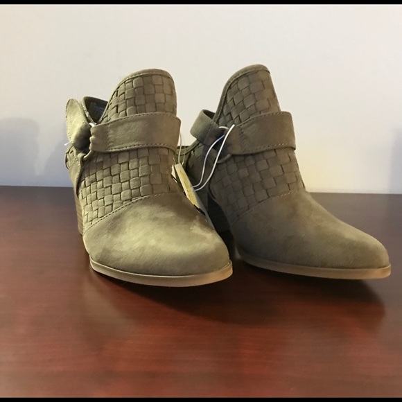 Universal Thread Suede Stacked heels - Picture 3 of 8